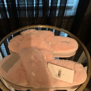 Splendid Cross Toe Slippers M/L